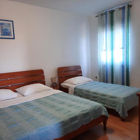 Apartmani Ivica Krk Town Esterno foto