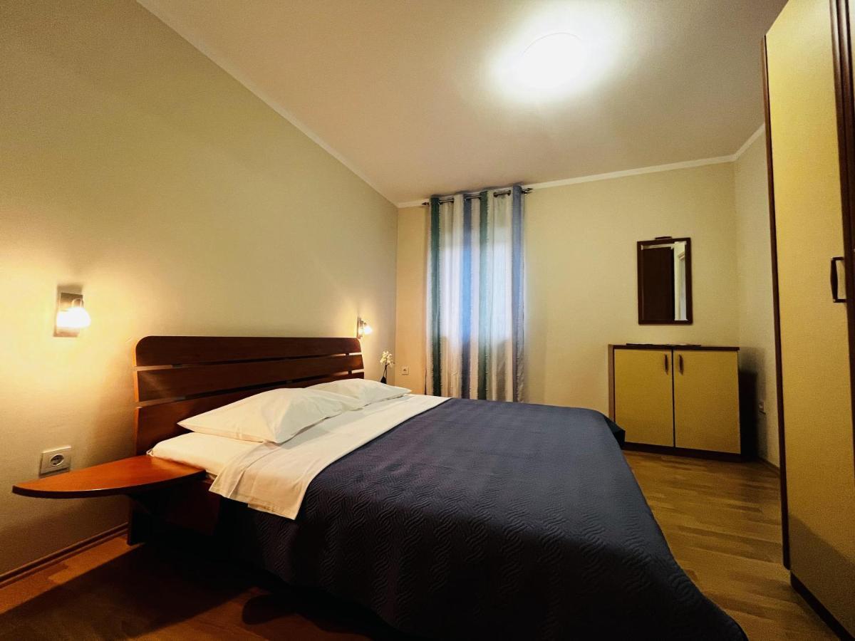Apartmani Ivica Krk Town Esterno foto