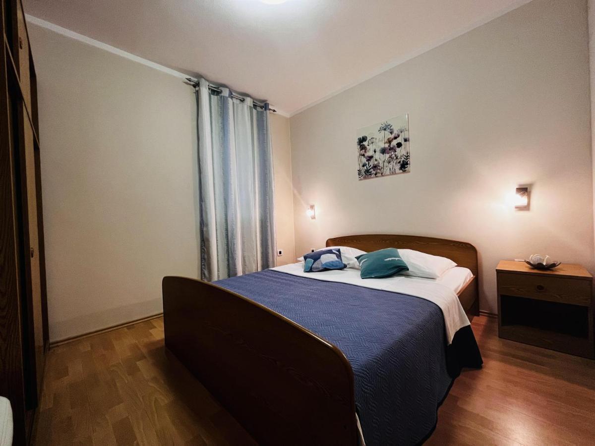 Apartmani Ivica Krk Town Esterno foto