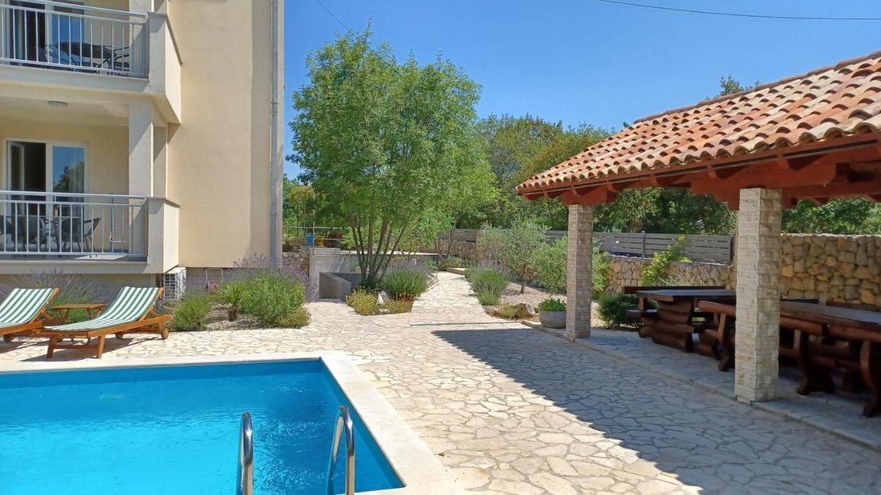 Apartmani Ivica Krk Town Esterno foto