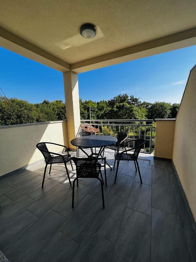 Apartmani Ivica Krk Town Esterno foto