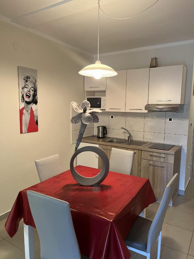 Apartmani Ivica Krk Town Esterno foto