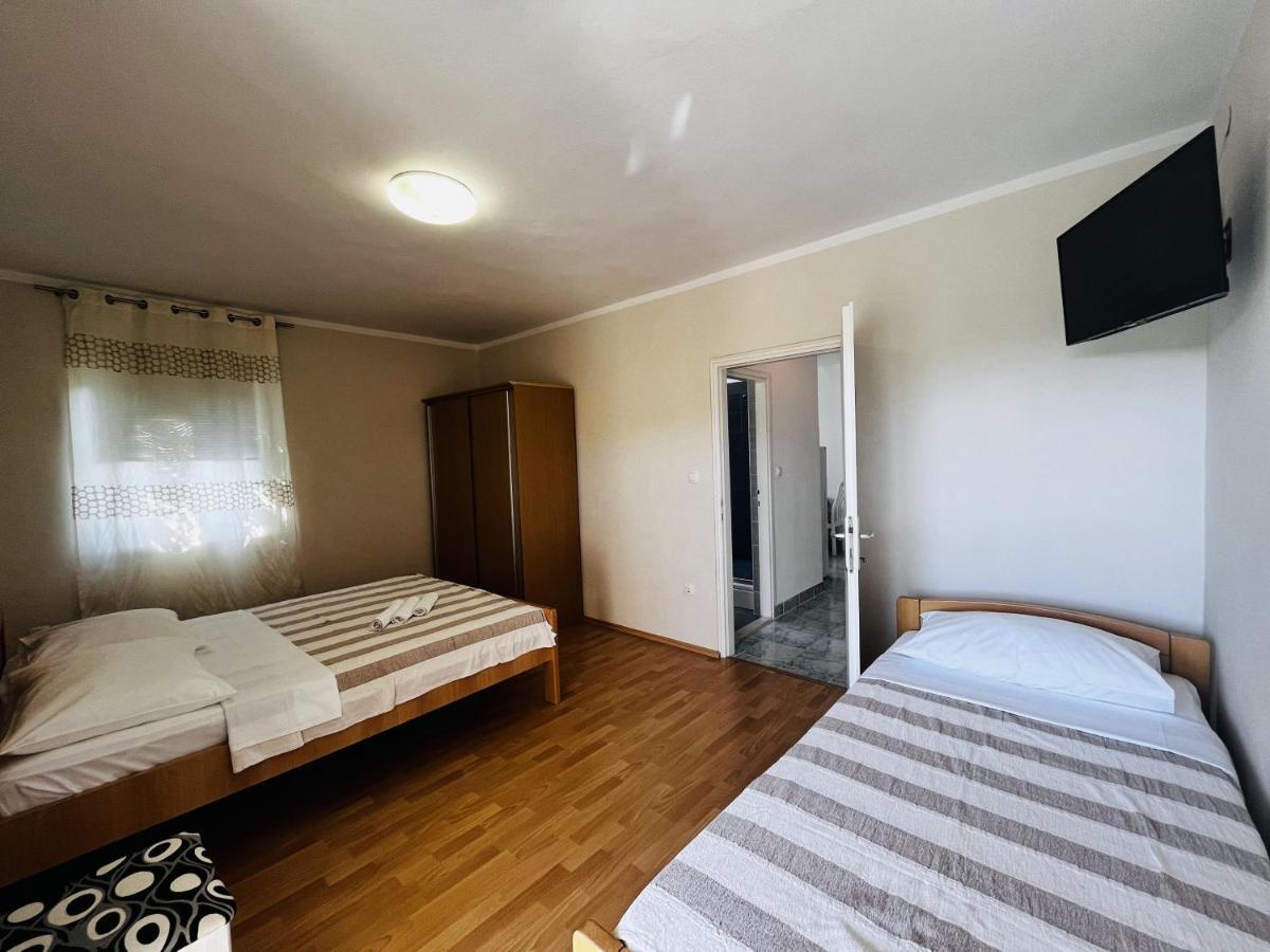 Apartmani Ivica Krk Town Esterno foto