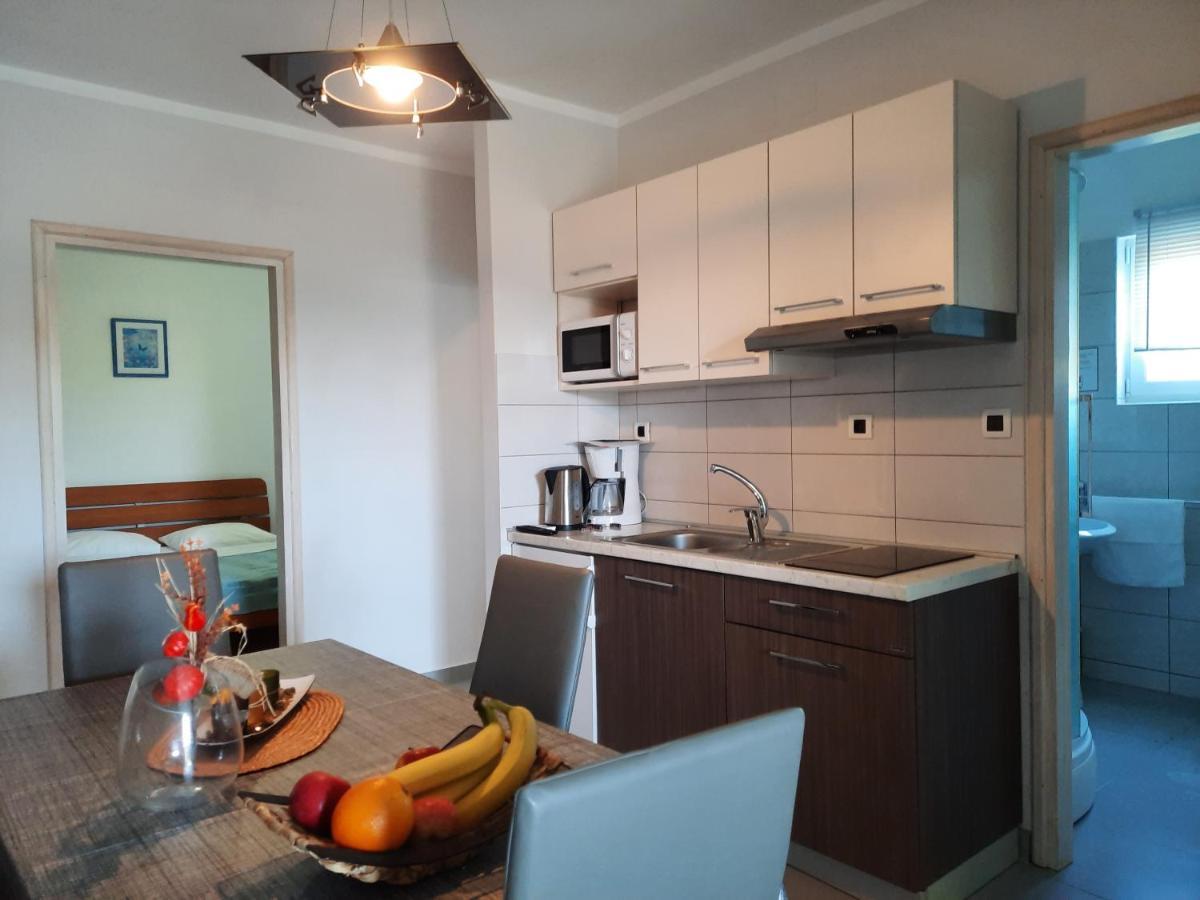 Apartmani Ivica Krk Town Esterno foto