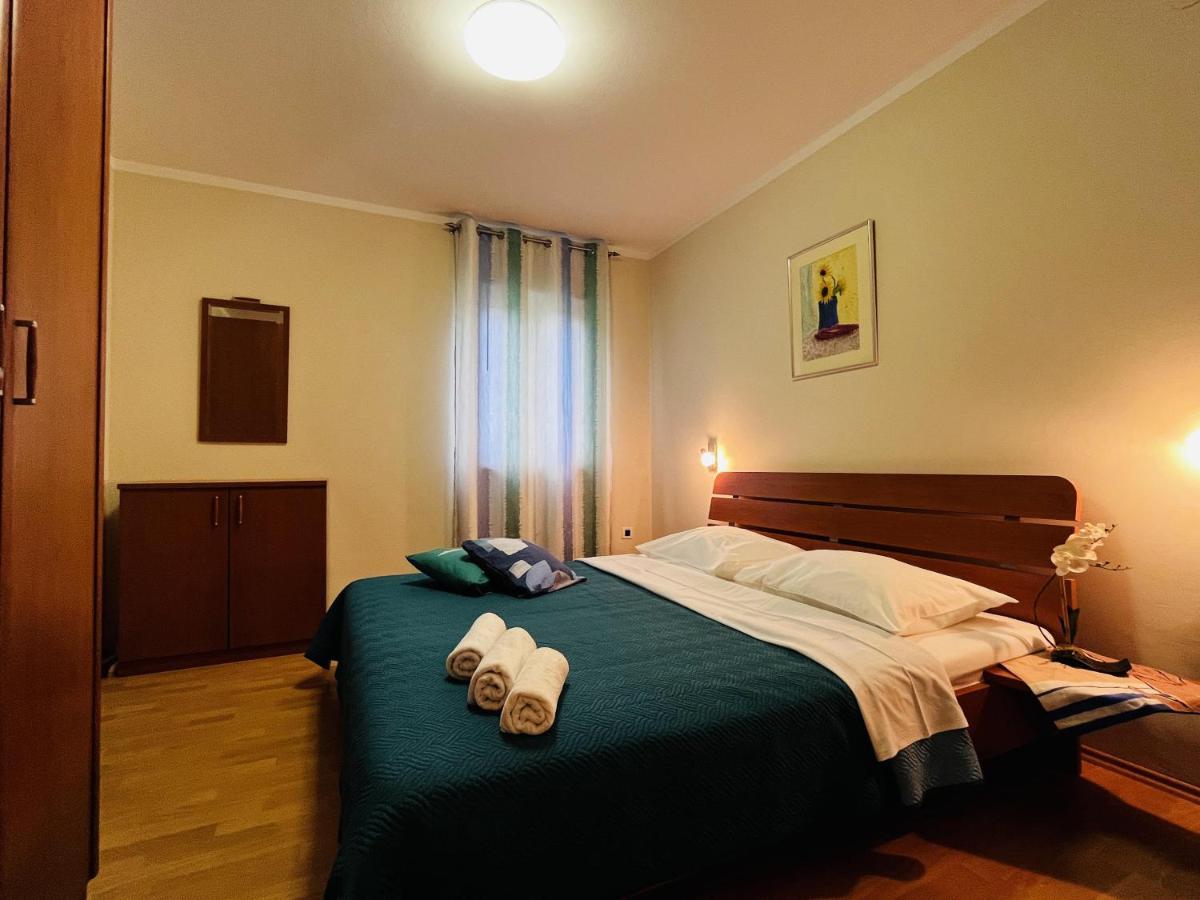 Apartmani Ivica Krk Town Esterno foto