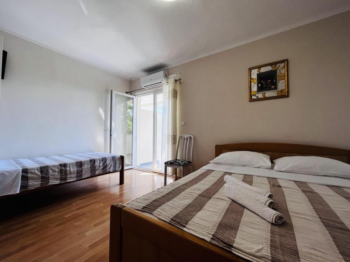 Apartmani Ivica Krk Town Esterno foto