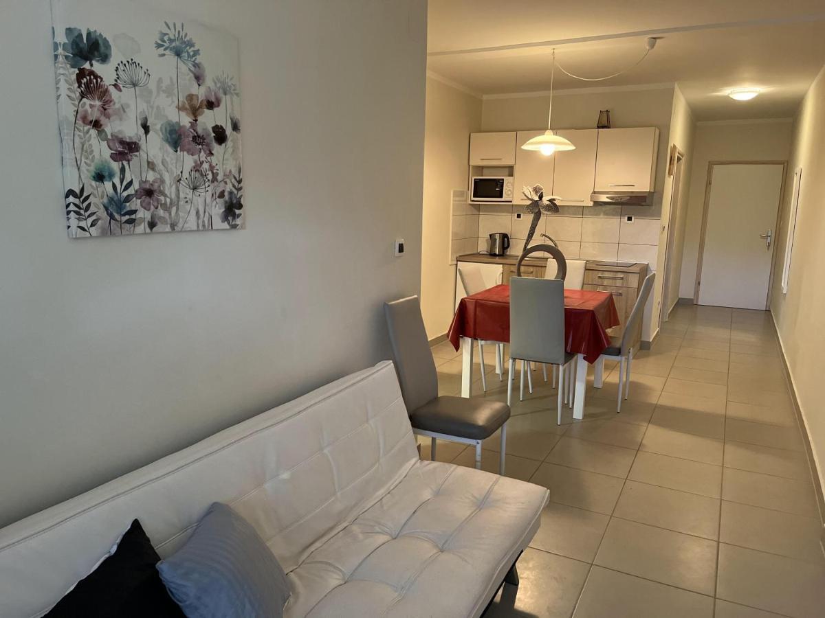 Apartmani Ivica Krk Town Esterno foto