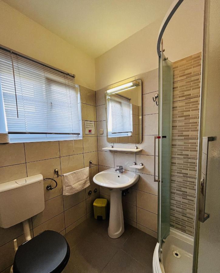 Apartmani Ivica Krk Town Esterno foto